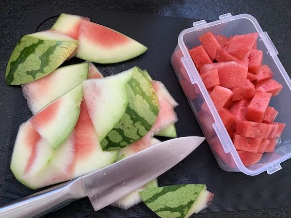 Bild einer Wassermelone mit Schale.